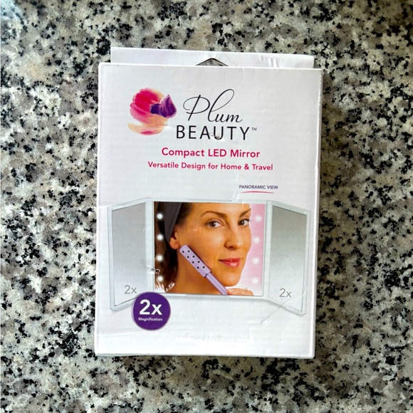 Compact LED Mirror - Picture 4 of 7